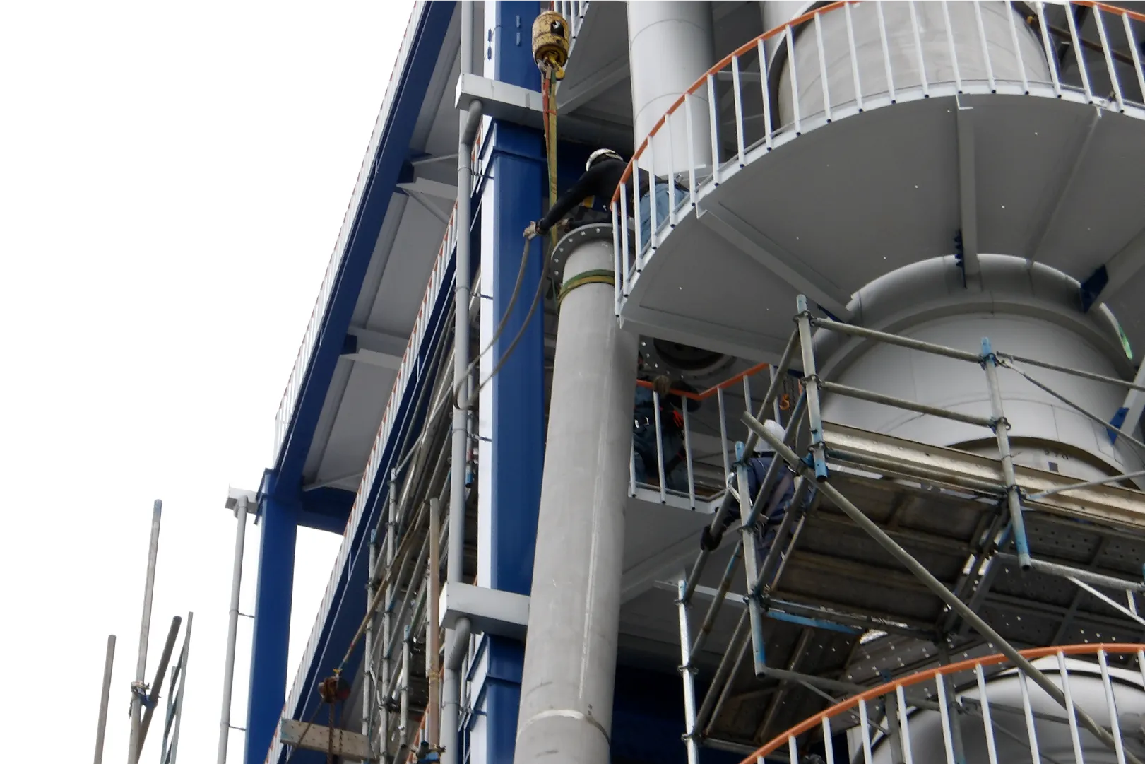 高所作業している様子