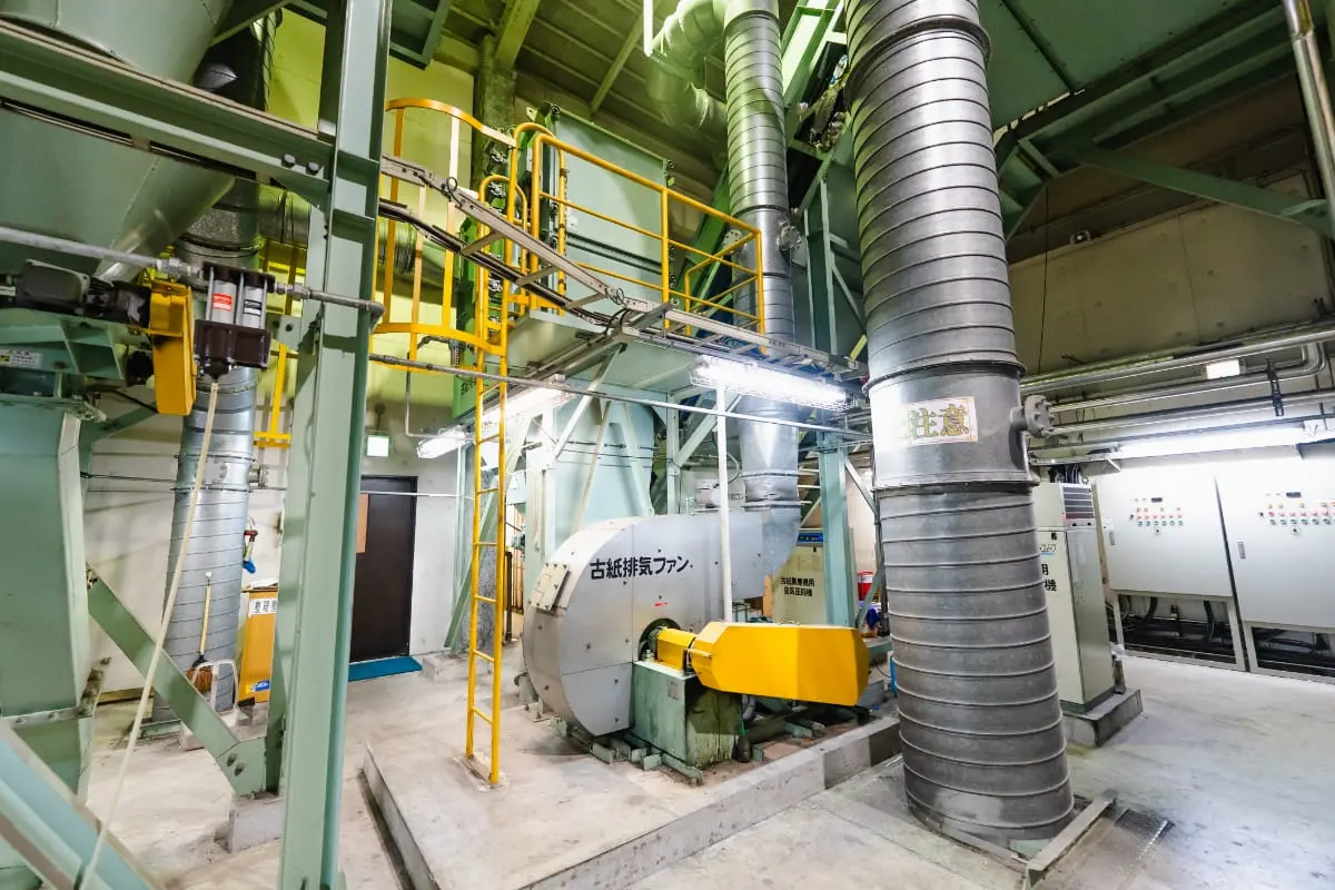 廃棄物処理設備の点検作業を行う現場の様子